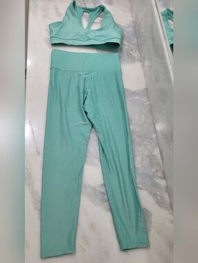 Carbon 38 Takara Shine In Mint Green SET. Bra L. Legging M